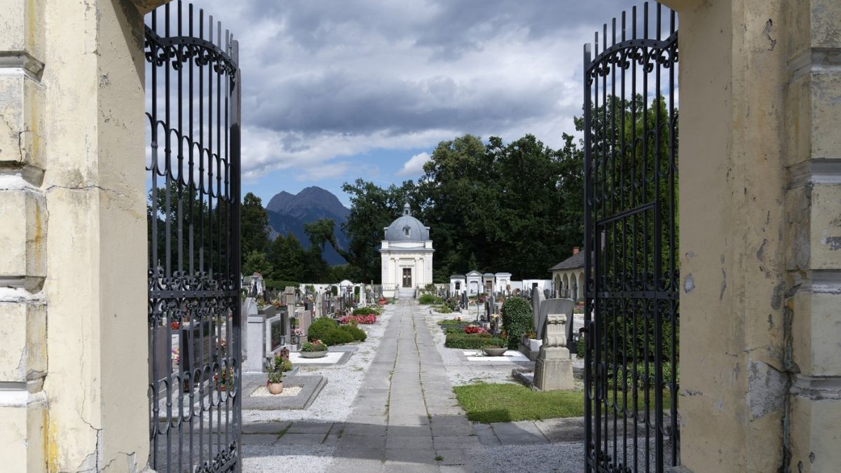 Intrarea în cimitirul din Admont, Stiria, Austria, ianuarie 2026