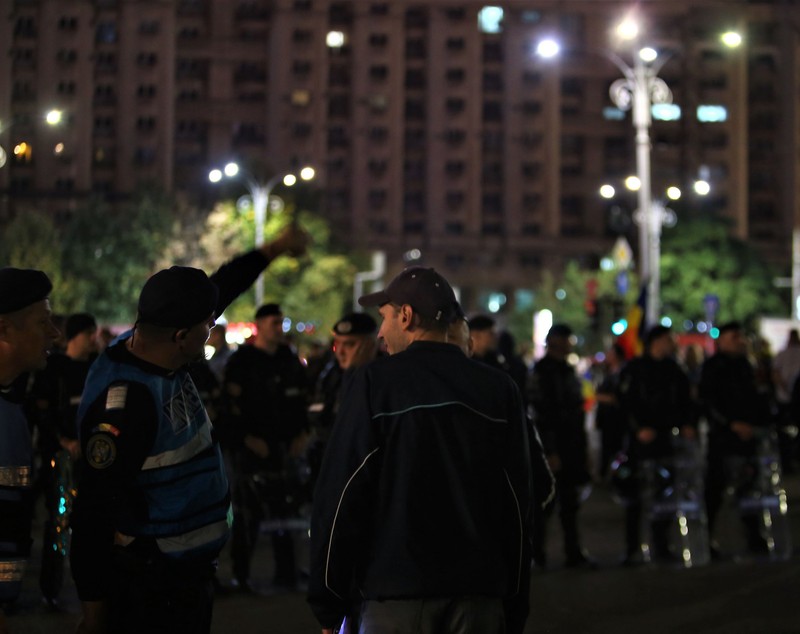 Scandal între taberele Simion și Șoșoacă, la protestul AUR. Manifestanții, despărțiți de jandarmi