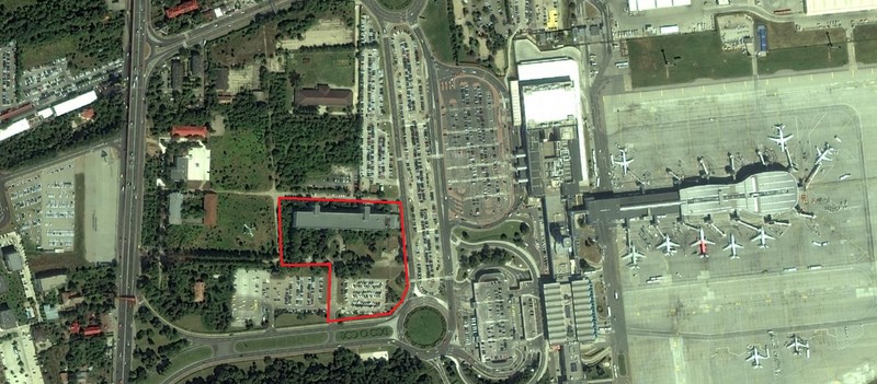 Sediul companiei TAROM se află între Aeroportul Internaţional Otopeni şi DN1.
