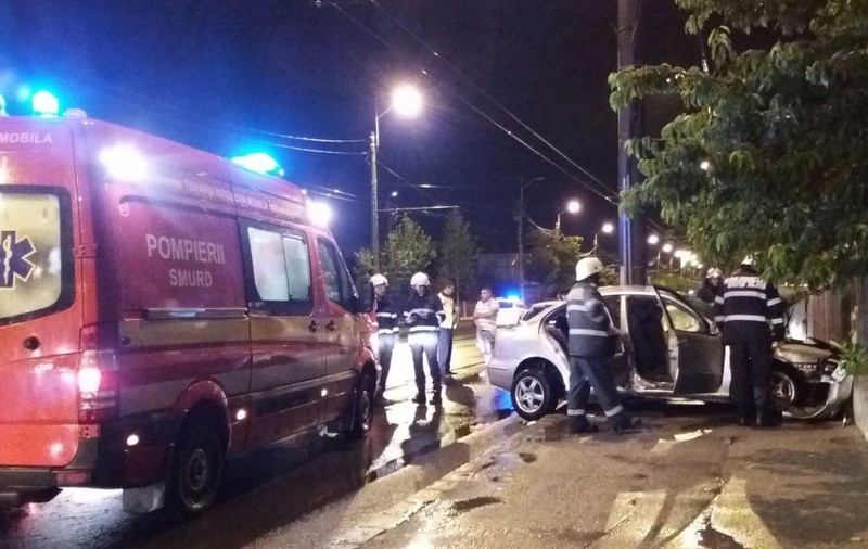 Accident în Cluj din cauza vitezei. Trei tineri, printre care o adolescentă de 16 ani, răniți grav