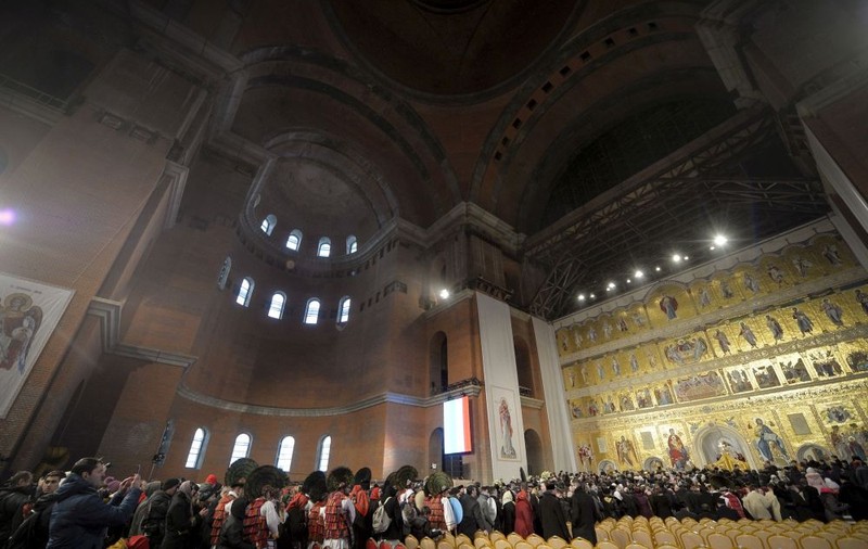 FOTO | Imagini din interiorul Catedralei Mântuirii Neamului. Patriarhul Daniel spune „este totuşi mică în raport cu populaţia credincioşilor care sunt afară”
