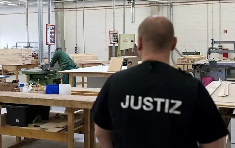 Un hoț român recidivist i-a spus judecătorului elvețian care l-a trimis din nou după gratii: „Aici câștig mai mult în închisoare decât dacă muncesc în țara mea”
