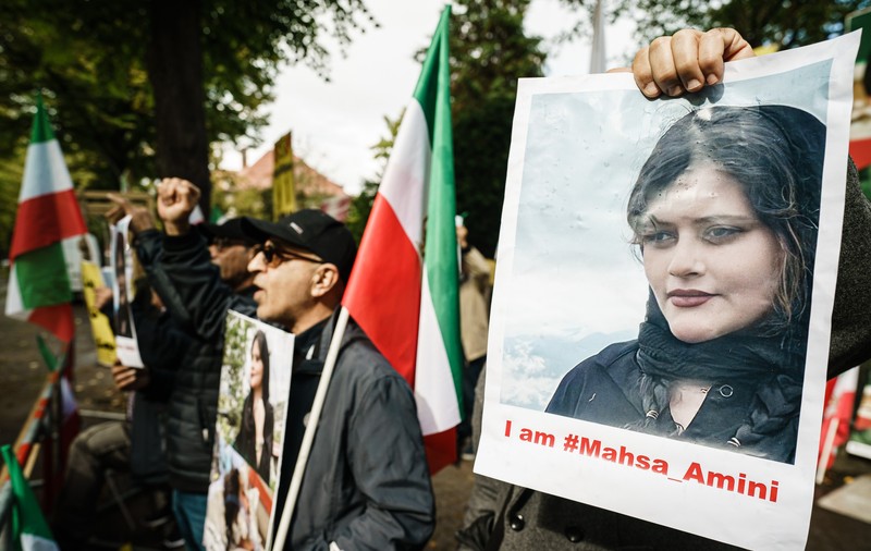 EXCLUSIV Activistă iraniană, despre protestele care zguduie țara: „Moartea lui Mahsa a unit pe toată lumea”. La ce se așteaptă