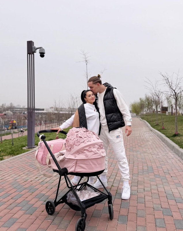 Larisa Iordache și soțul ei au început pregătirile pentru botezul fetiței. Ce regulă trebuie să respecte invitații. „O să avem o tematică”