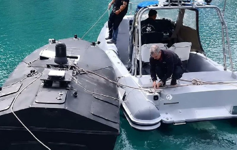O dronă marină ucraineană Magura V5, găsită cu explozibili și motorul pornit într-o grotă pe insula grecească Lefkada