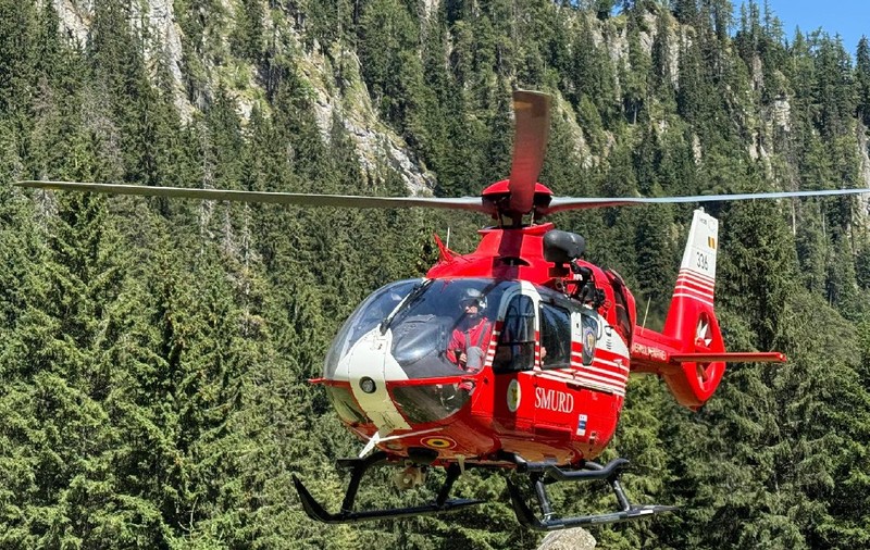 4 alpiniști s-au prăbușit în zona Valea Albișoarei, din Bușteni: unul dintre ei a murit, a intervenit elicopterul SMURD