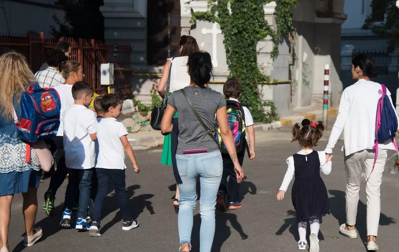 Evaluările naţionale 2024 pentru elevii din clasele a II-a, a IV-a şi a VI-a încep astăzi. Peste 500.000 de elevi vor susţine examene
