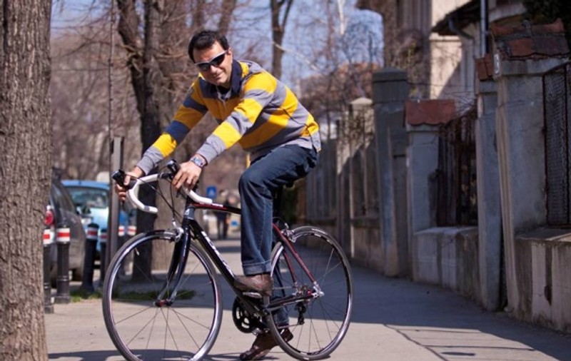 Lucian Mîndruţă pleacă la mare cu bicicleta
