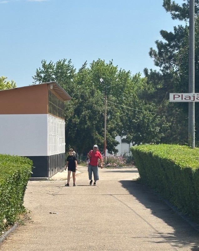 A venit vara/ Am bilete la Amara! Plutire ca la Marea Moartă, nămol ca la Techirghiol, ungere ca în Egipt, istoric ca la muzeu, ospătar ca la Hambar