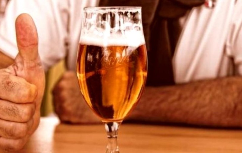 Bacșiș de 3.000 de dolari pentru o bere, la un restaurant închis de pandemie. „Am fugit după el, iar mi-a spus că nu e nicio greșeală”