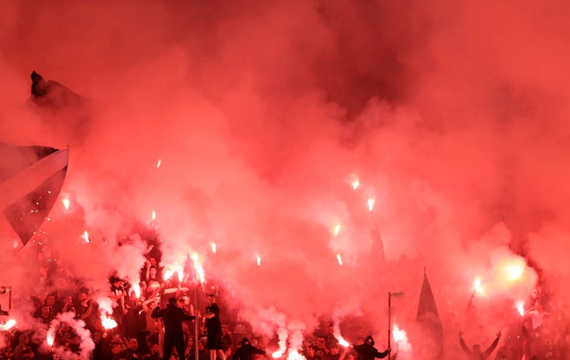 Un fost jucător în Liga 1, prezent pe teren la derby-ul Partizan - Steaua Roșie, din Cupa Serbiei, meci cu 25.000 de oameni în tribune