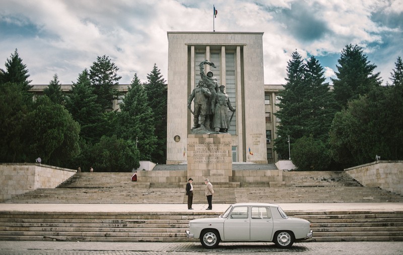 Când muzica de la Europa Liberă inspira setea de libertate a românilor. INTERVIU cu regizorul care duce la Cannes o poveste de dragoste din România anilor '70