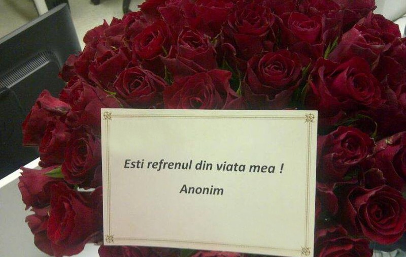 "EŞTI REFRENUL DIN VIAŢA MEA!" ŞI UN BUCHET IMENS DE TRANDAFIRI ROŞII! VEZI CINE E VEDETA DE LA NOI CU AŞA UN ADMIRATOR!