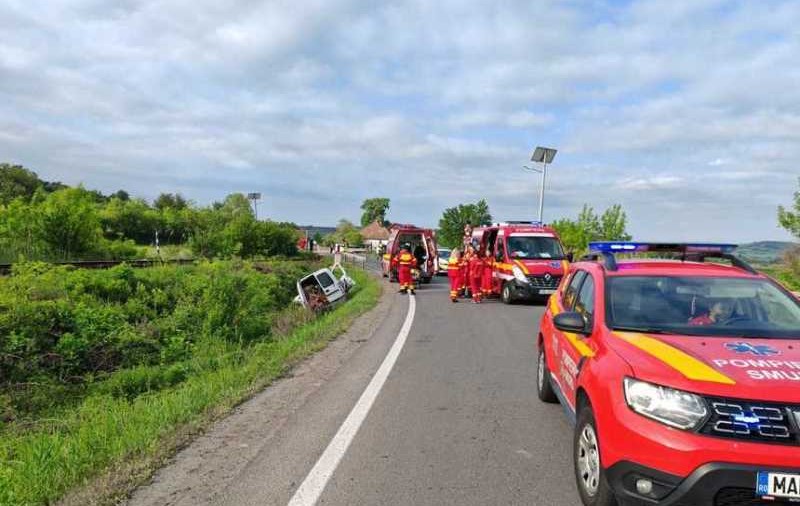 Un bărbat a murit după ce autoutilitara pe care o conducea a fost lovită de tren la o trecere peste calea ferată din Sibiu
