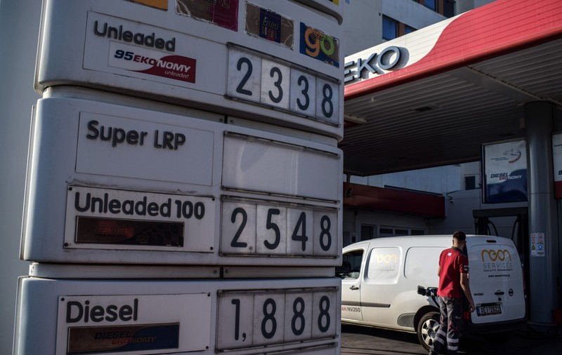 Șoferii europeni cu mașini diesel vor plăti și mai mult la pompă: „Europa nu poate supravieţui fără motorina rusească”