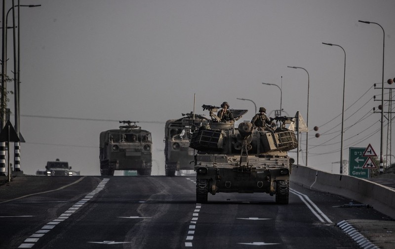 Război Israel-Hamas, ziua 20: Armata israeliană a intrat cu tancuri în Gaza: „Pregătim următoarele etape ale războiului”. Val de rachete lansat de Hamas spre Tel Aviv