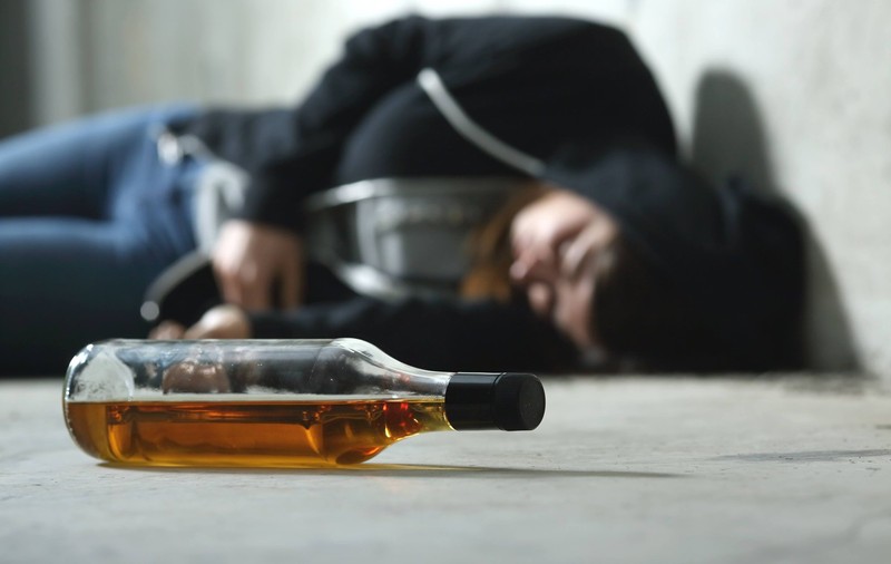 Dosar penal în cazul elevei de 15 ani, ajunsă aproape în comă alcoolică și închisă de un profesor în sala de sport