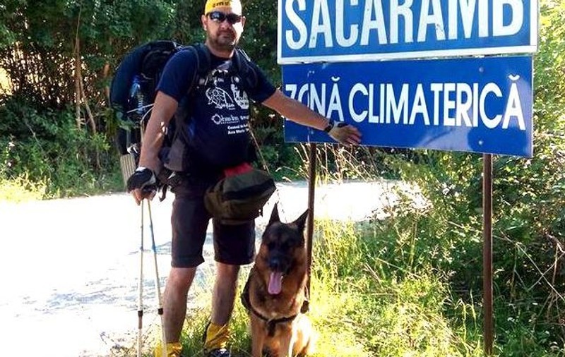 Fotograful care merge pe jos pentru a promova Hunedoara. Traian Urieș vrea să „rătăcească” 400 de kilometri pentru a redescoperi ținuturile sălbatice