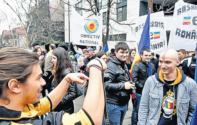 Fără pașaport în Basarabia | Protest în București pentru o unire simbolică