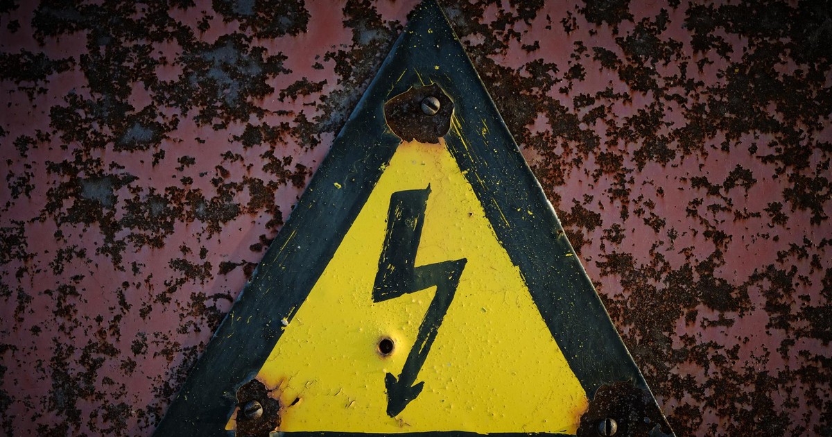 semn pericol energie electrică