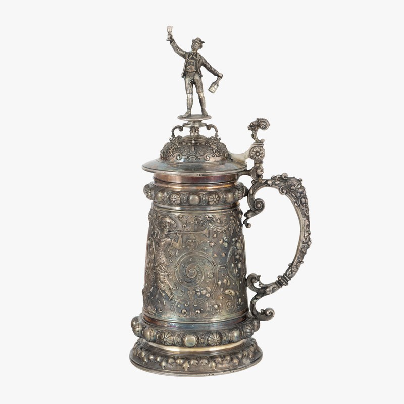 Carafă de argint Renaissance Revival din sec-XX. Colecție Mihai Caraman. Foto: Artmark
