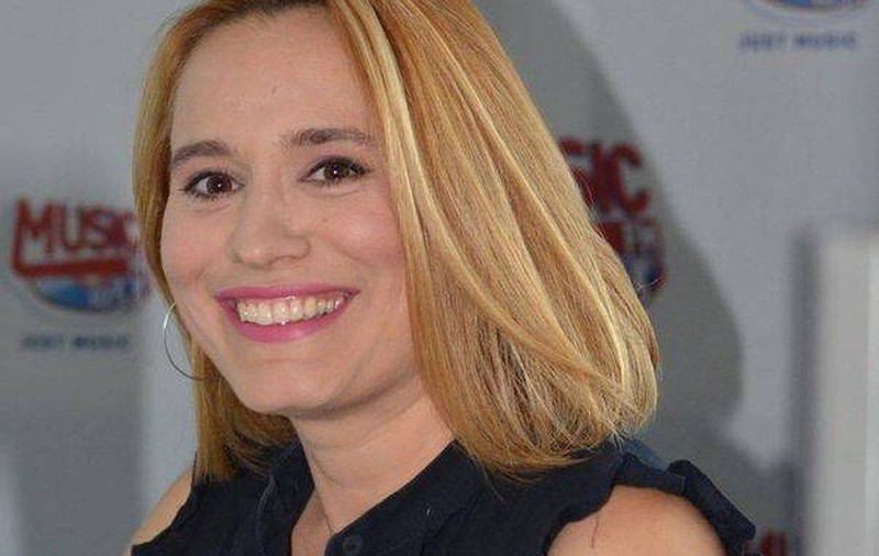 De ziua ei, Andreea Esca ÎŞI PERMITE! Cu ce DECOLTEU AMEŢITOR s-a dus LA SERVICIU