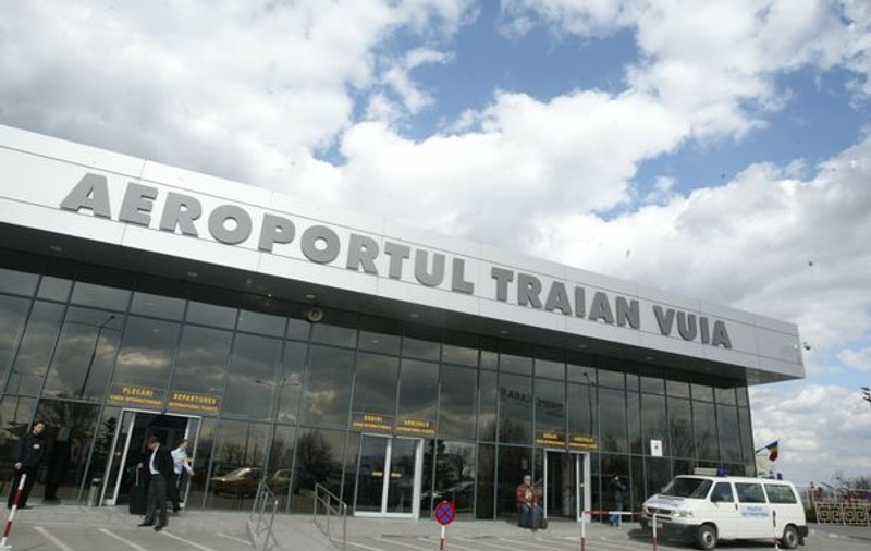 O albină a întârziat decolarea unui avion, la Timișoara