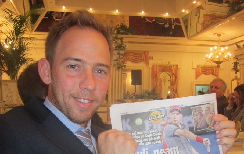 Dudi Sela a primit în dar ziarul ”Libertatea”: ”Ia uite, este Exclusiv!”