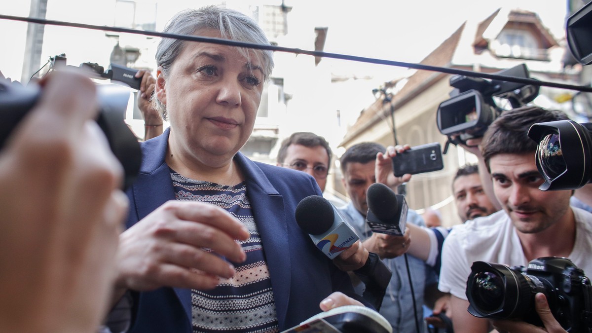 Sevil Shhaideh, la intrarea în sediul DNA, unde a fost audiată în dosarul ”Belina”