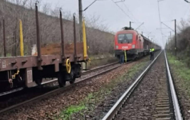 Două trenuri de marfă s-au ciocnit în zona staţiei Olteni, județul Teleorman