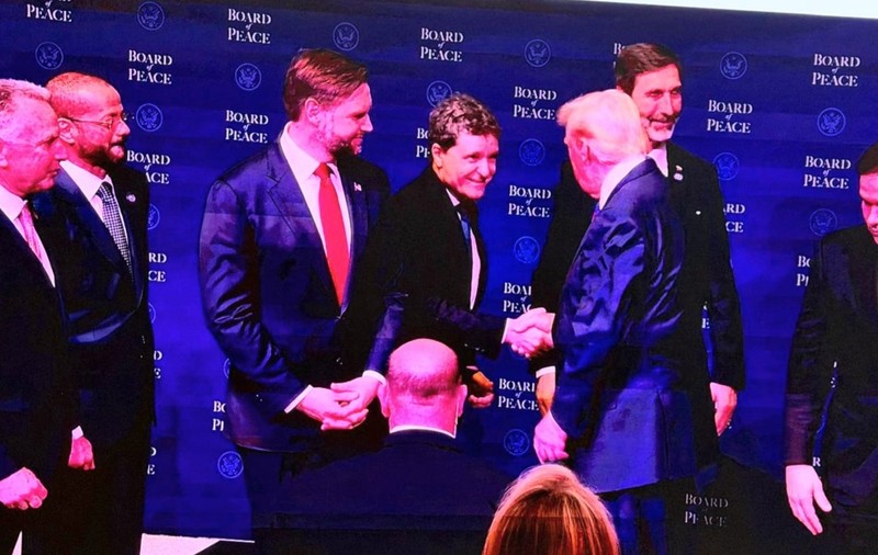 Teleleu la Washington, pafariști la Davos și München, make photo peste tot = ridicolul politicii externe românești 