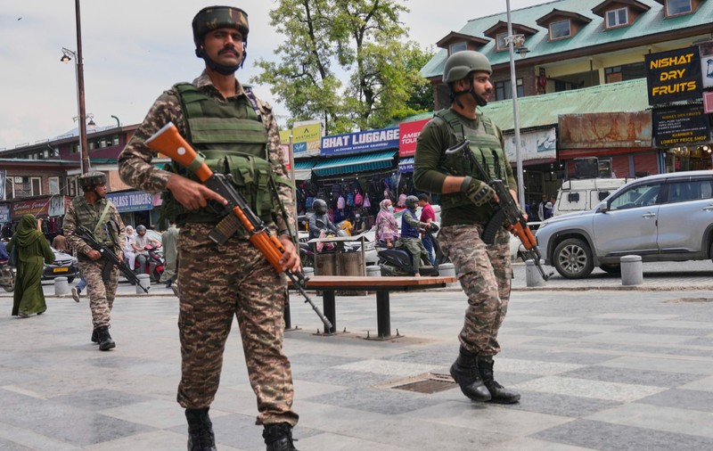 India și Pakistan se apropie de o confruntare militară după ce Islamabad a închis spațiul aerian pentru aeronavele indiene 
