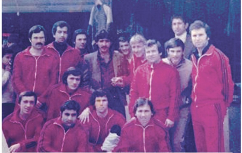 Cum au crezut timp de patru decenii fotbaliștii de la Metalul Plopeni că s-au pozat cu temutul terorist Carlos Șacalul! “A făcut chefuri cu noi, în anii 80, în Siria și Liban. Își zicea Abu Isan”. Avocații venezueleanului reacționează