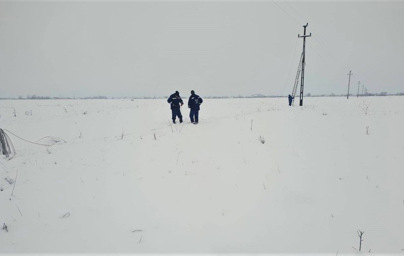 UPDATE | Zeci de localități au rămas fără curent electric din cauza vremii severe. MAI a anunțat că 78.480 de locuințe sunt în această situație
