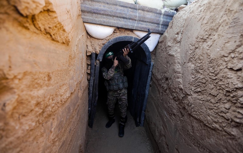 Soldații israelieni, avertizați de un general să nu intre în labirintul de tuneluri ale Hamas din Gaza. Ministrul Apărării spune însă că armata are „soluții unice”