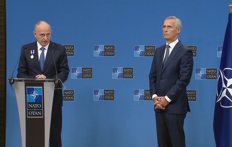 Mircea Geoană, decorat la NATO la plecarea din funcție. Cale liberă pentru candidatura la prezidențiale