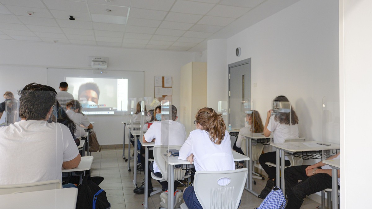 Ministerul Educației: 517 unități de învățământ funcționează în scenariul roșu. Câte școli s-au închis în weekend