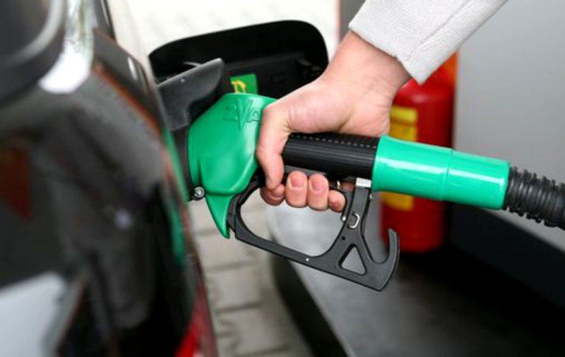 ANALIZĂ / Prețul carburanților a trecut de 6 lei pe litru, unele sortimente se vând cu 6,4 lei. Cine este de vină