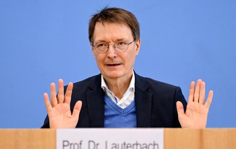Un grup extremist care plănuia să-l răpească pe ministrul sănătății din Germania, prins după ce a vrut să cumpere puști și pistoale de la agenți sub acoperire