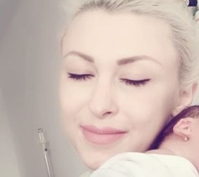 Andreea Bălan, imagine de colecție alături de fiica ei.
