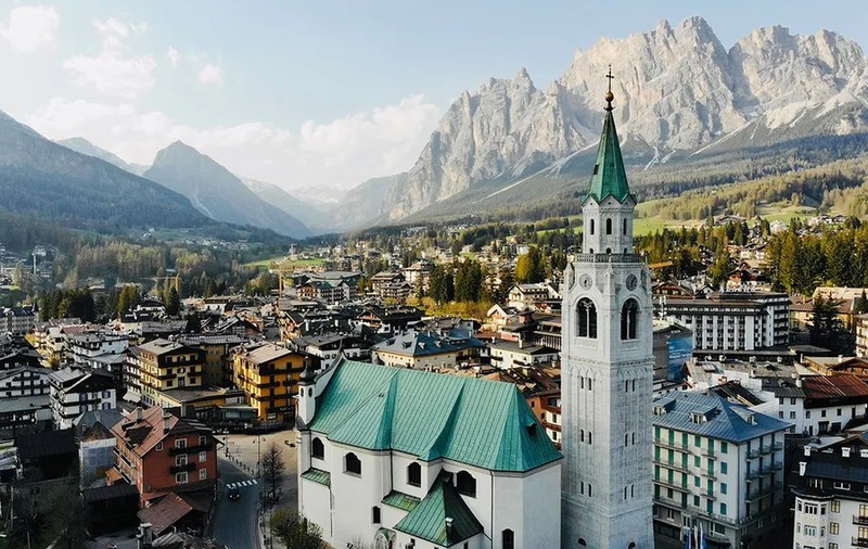 O româncă de 51 de ani, escortă în Italia, a încasat 3,4 milioane de euro în 7 ani, dar a rămas fără toată averea