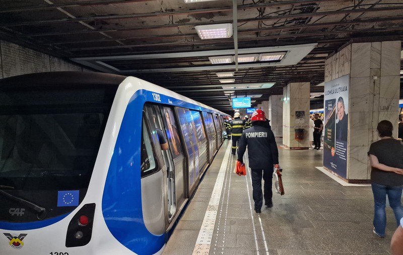 Circulație îngreunată pe magistrala 2 de metrou după ce un bărbat a ajuns pe șine în stația Aviatorilor