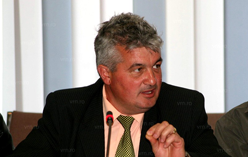 Gardul metalic construit de un primar din Vaslui, furat când edilul era la nuntă, iar polițistul liber