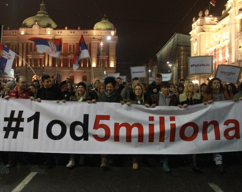 Proteste în Serbia față de președinte. Mii de oameni au ieșit în stradă / FOTO&VIDEO