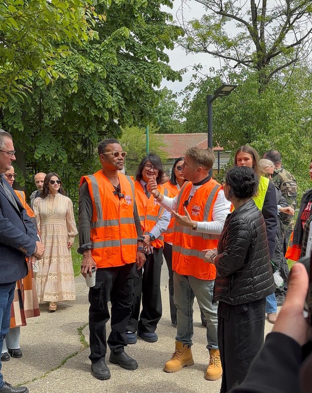 Cuba Gooding jr, vizită în România. Actorul a ajuns pe șantierul clinicii de la Obregia și la Senat