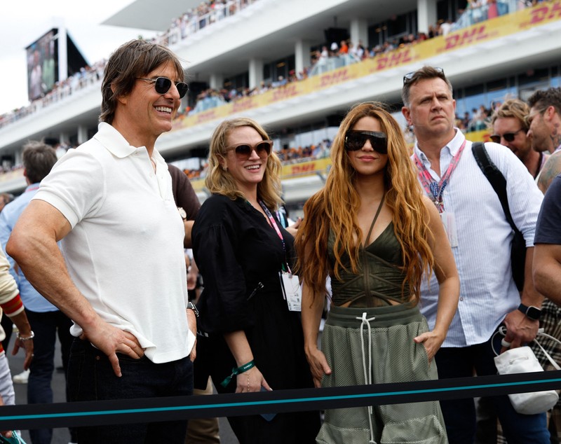 Shakira nu știe cum să mai scape de Tom Cruise. Artista îl roagă să o lase în pace: „Nu vrea să-l facă de râs”