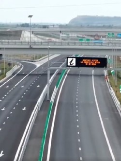 Circulația pe încă 47 de kilometri din Autostrada Moldovei A7, între Adjud și Bacău Sud, se deschide oficial luni, 31 august.