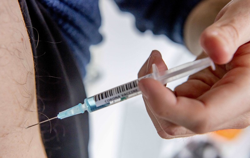 Imaginile cu primul român vaccinat anti-COVID-19 vor fi difuzate în direct pe 27 decembrie