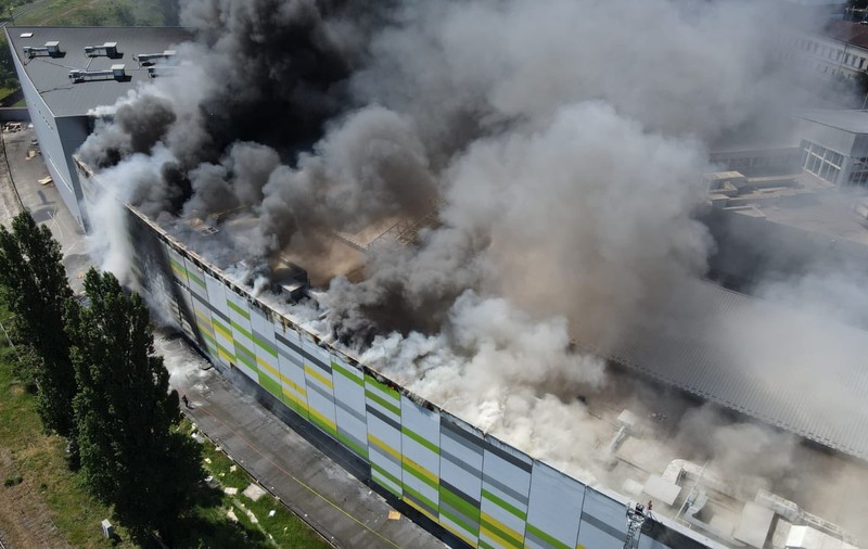 Arde un mall din Arad, aflat în renovare. A fost transmis mesaj Ro-alert