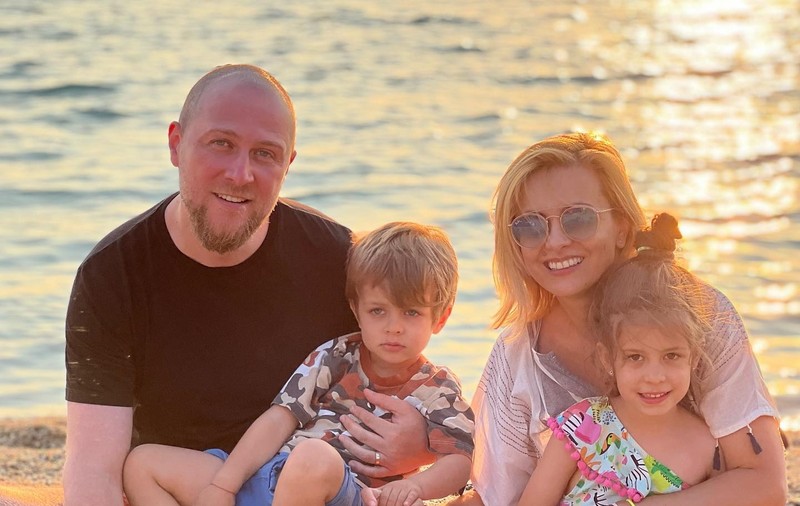 Cum arată Simona Gherghe în costum de baie la 44 de ani. Vedeta a fost văzută rar în această ipostază